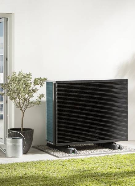 Installation de Pompe à Chaleur Air Eau Daikin et Vaillant certifiée PAC Système Module dans le canton de Neuchâtel