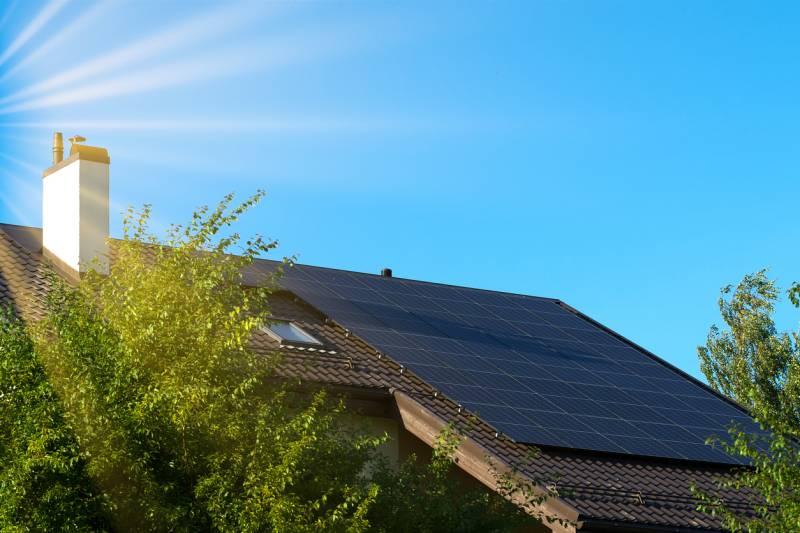 Installation de panneaux solaires dans le canton de Genève